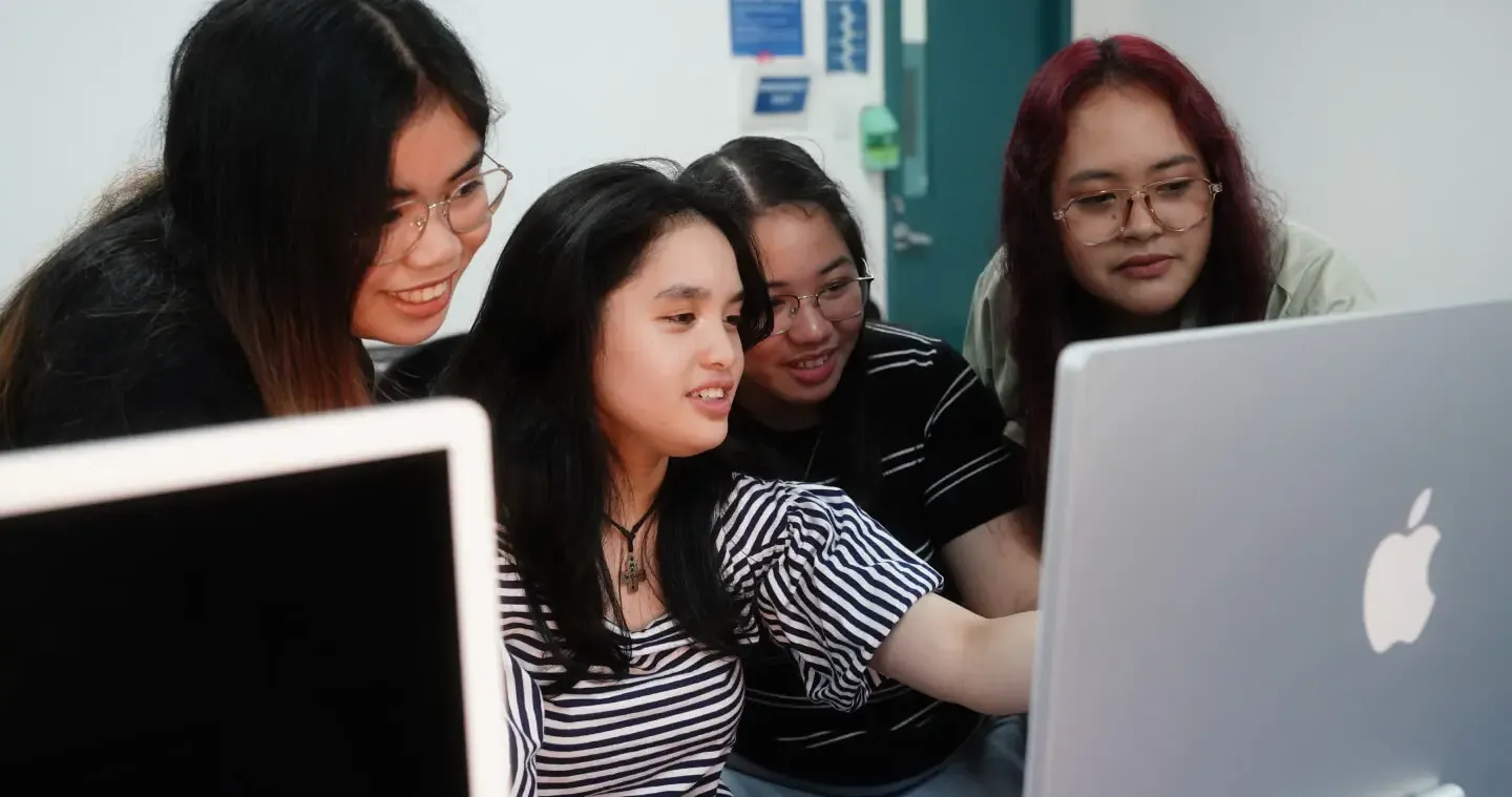 iACADEMY School of Computing students
